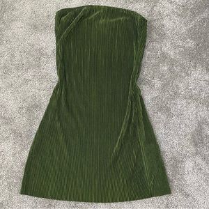 Green strapless dress